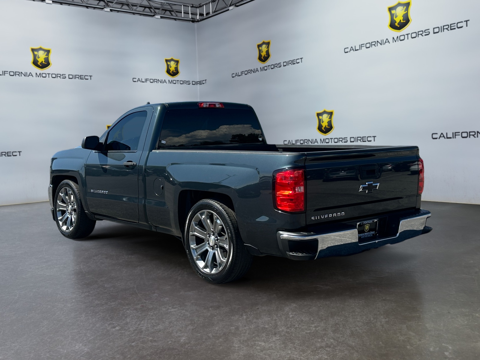 Chevrolet Silverado photo 3