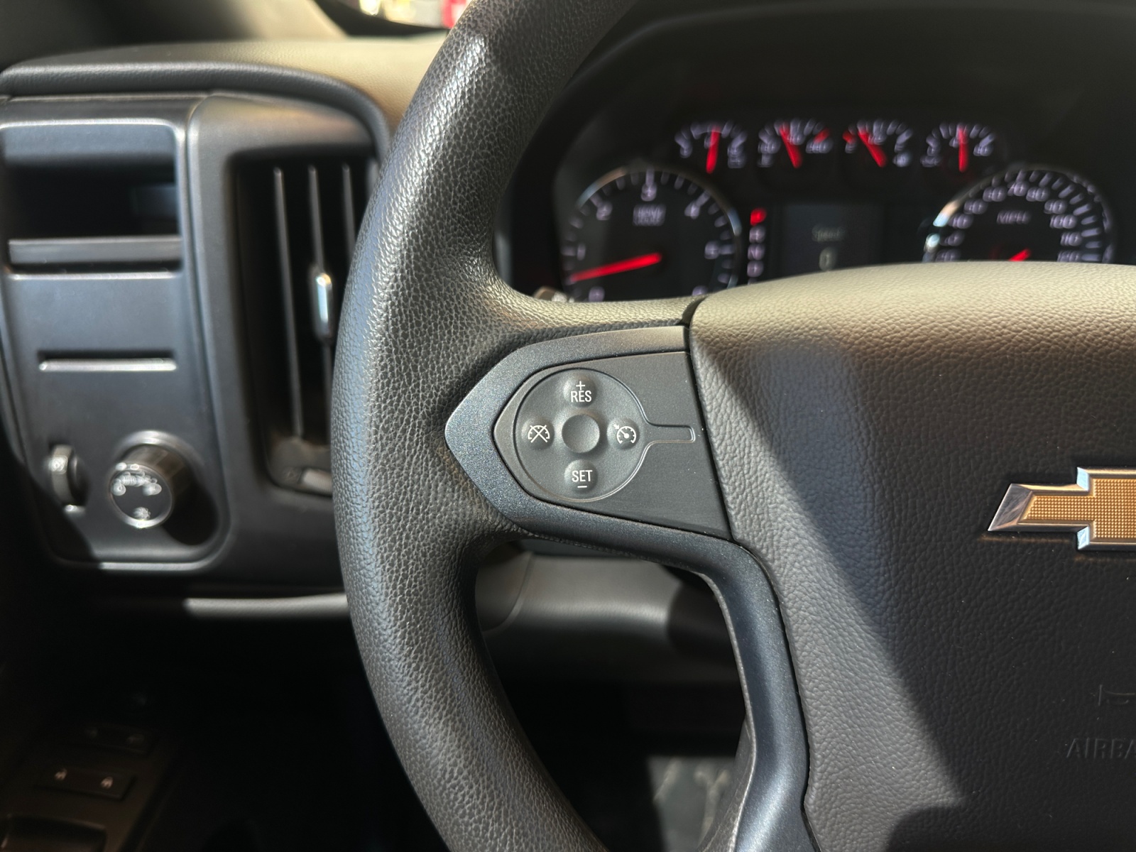 Chevrolet Silverado photo 16