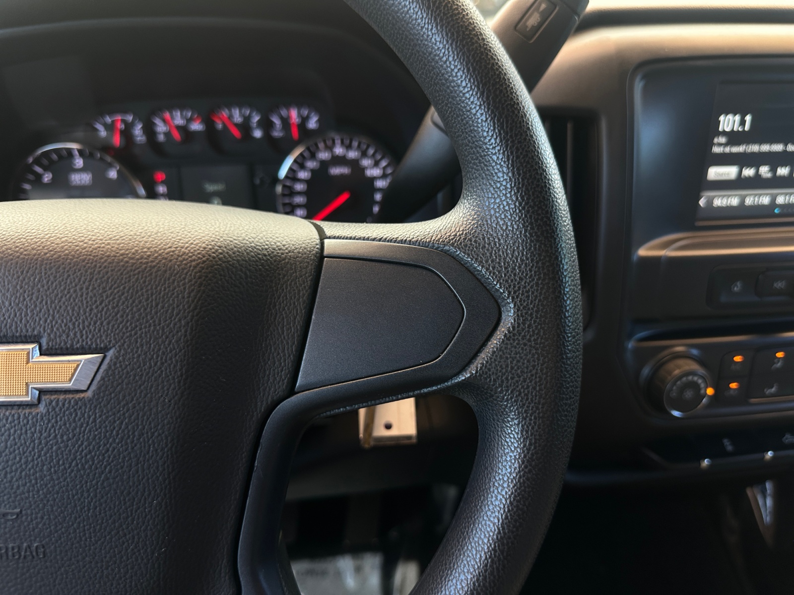 Chevrolet Silverado photo 17