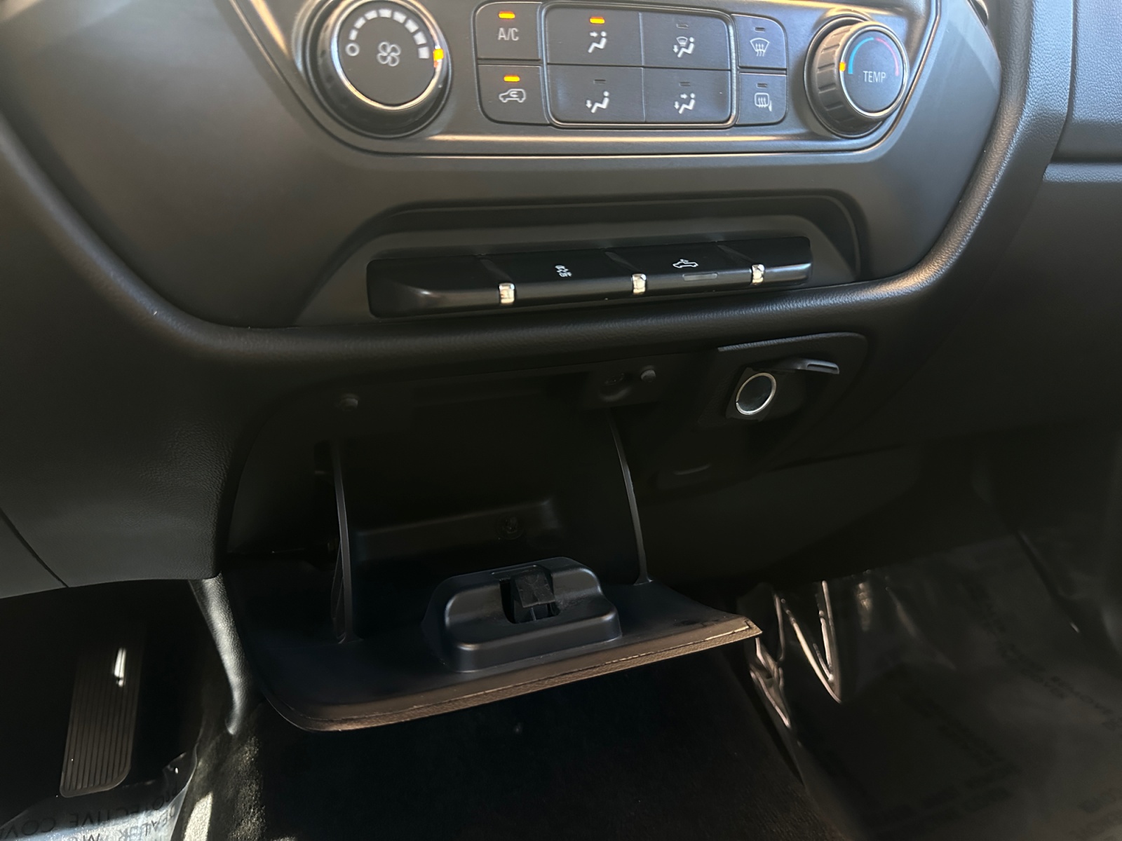 Chevrolet Silverado photo 27