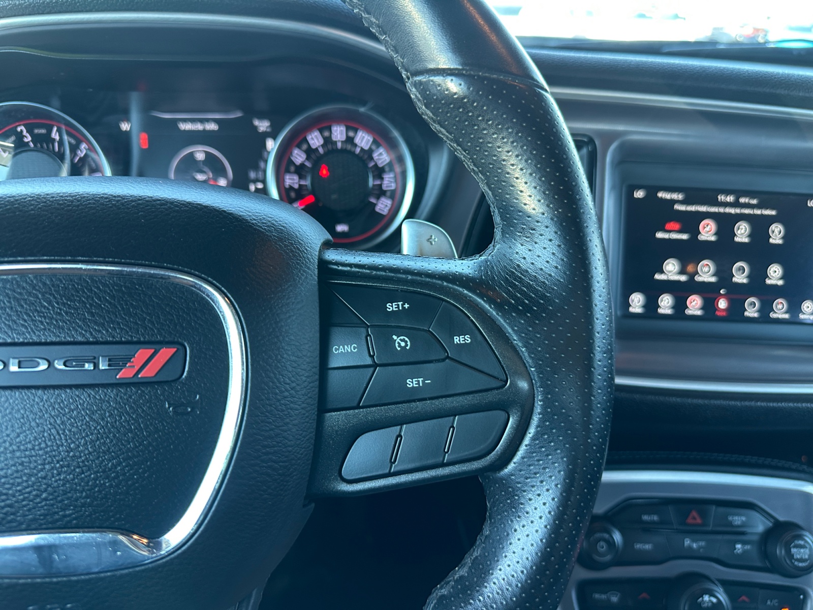 Dodge Challenger photo 19
