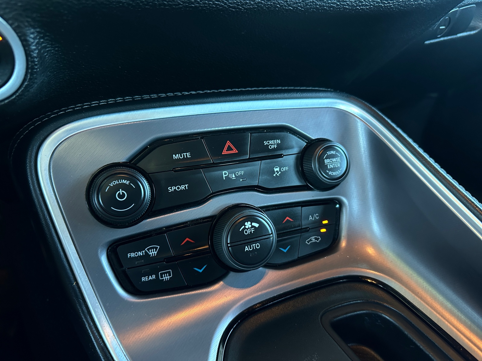 Dodge Challenger photo 23