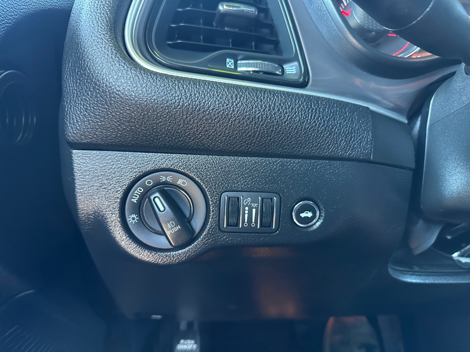 Dodge Challenger photo 17