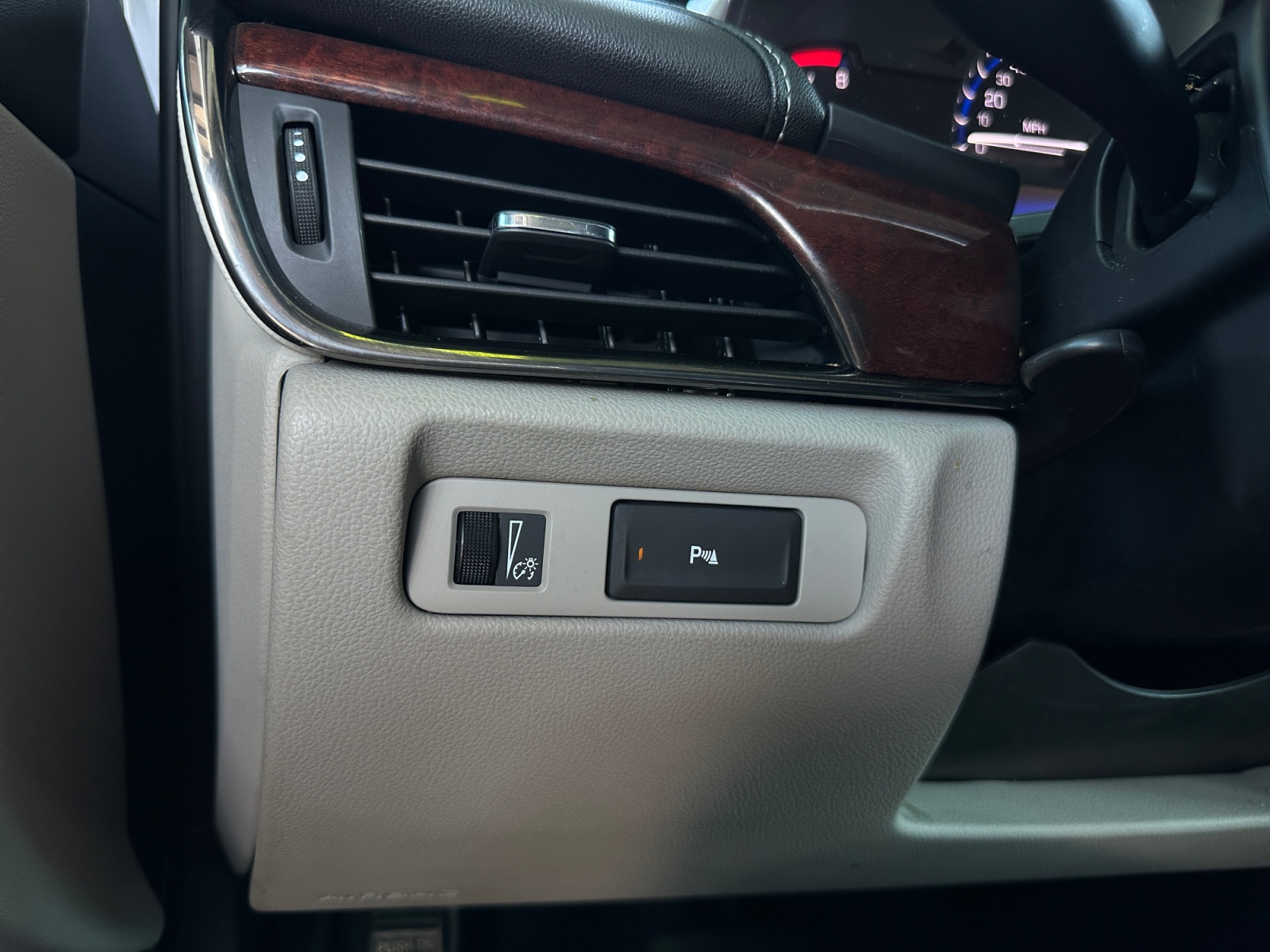 Cadillac ATS photo 17