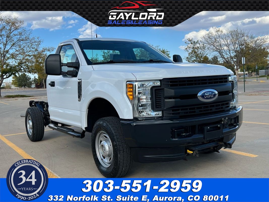 2017 Ford Super Duty F-350 SRW Regular Cab & Chassis 4X4 6.2L V8