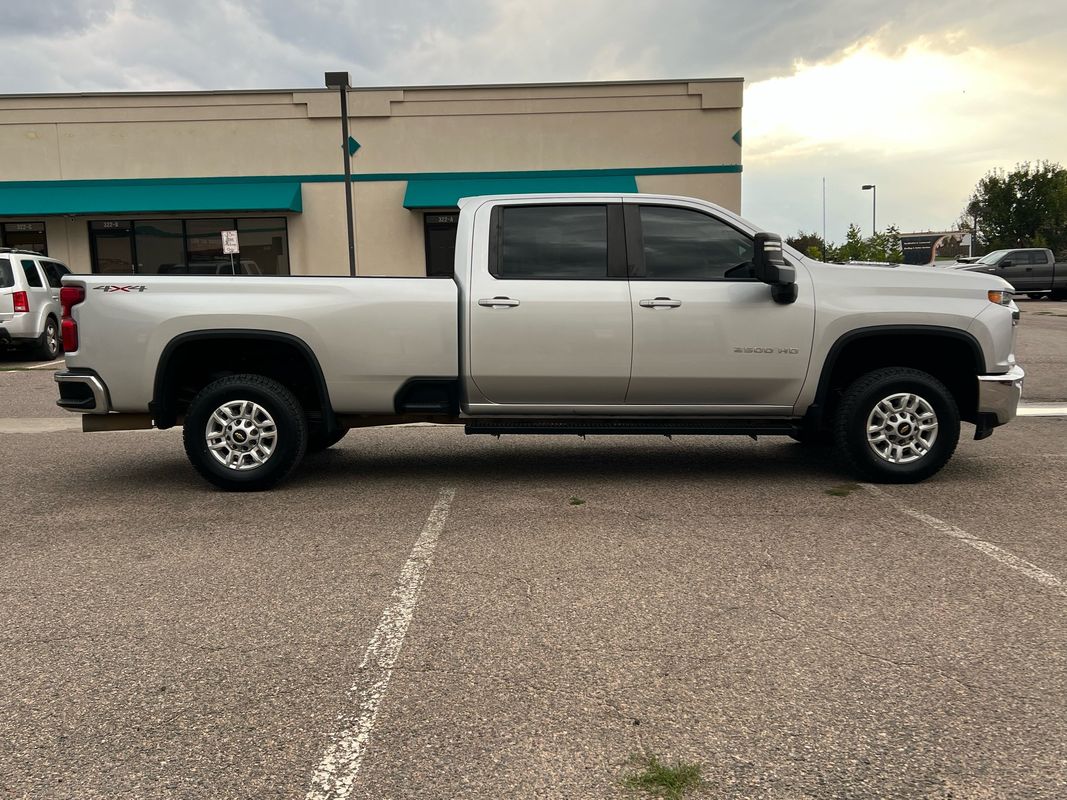 2022 Chevrolet Silverado 2500HD LT photo 2