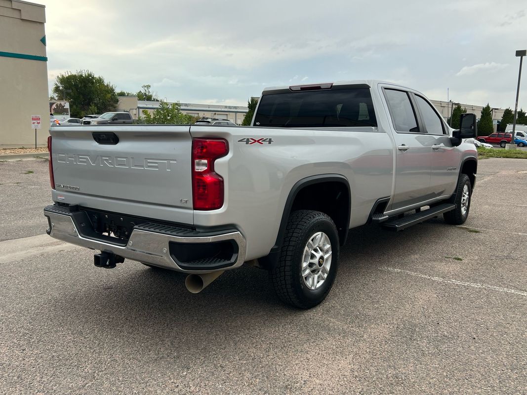 2022 Chevrolet Silverado 2500HD LT photo 3