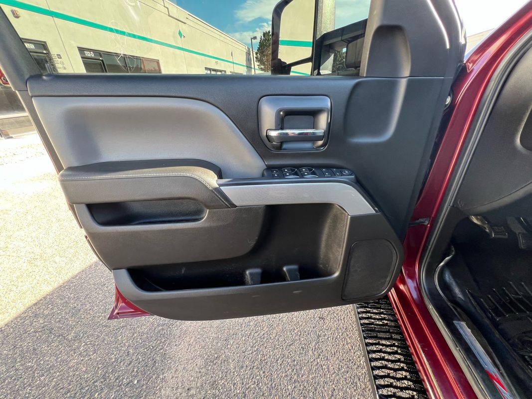 2016 Chevrolet Silverado 2500HD LT photo 17