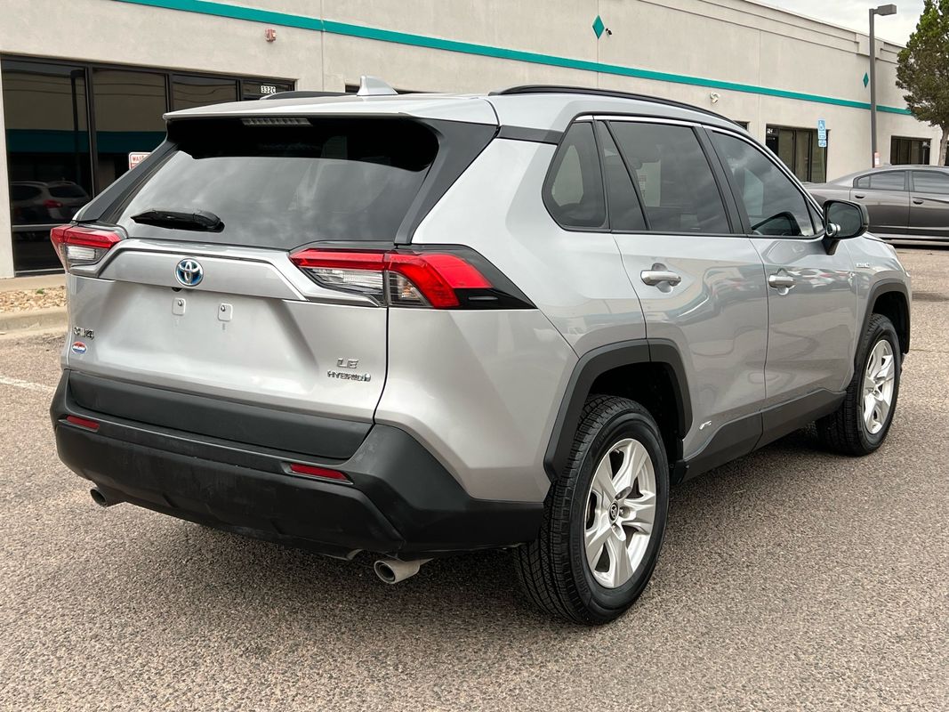 2021 Toyota RAV4 Hybrid LE photo 2