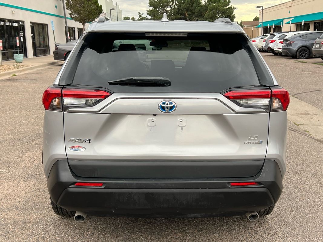 2021 Toyota RAV4 Hybrid LE photo 3