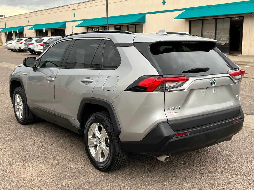 2021 Toyota RAV4 Hybrid LE photo 4