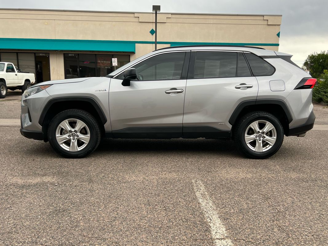 2021 Toyota RAV4 Hybrid LE photo 5