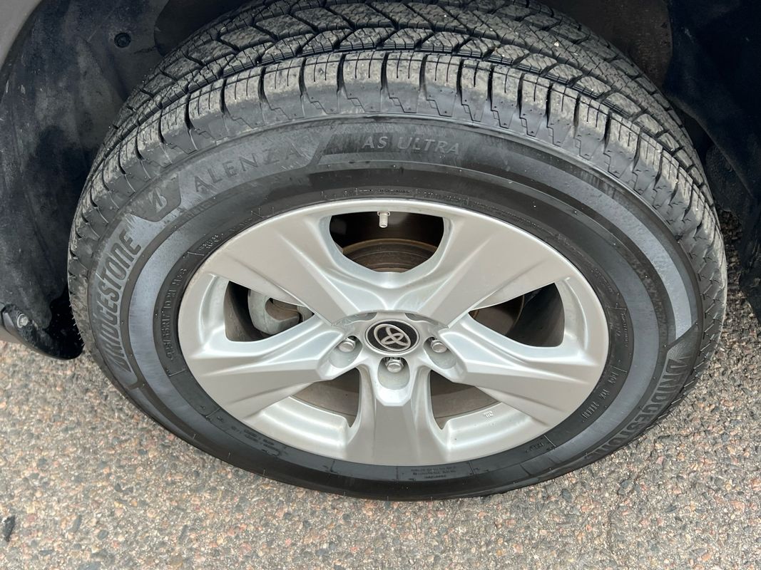 2021 Toyota RAV4 Hybrid LE photo 8