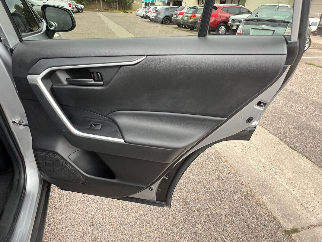 2021 Toyota RAV4 Hybrid LE photo 12
