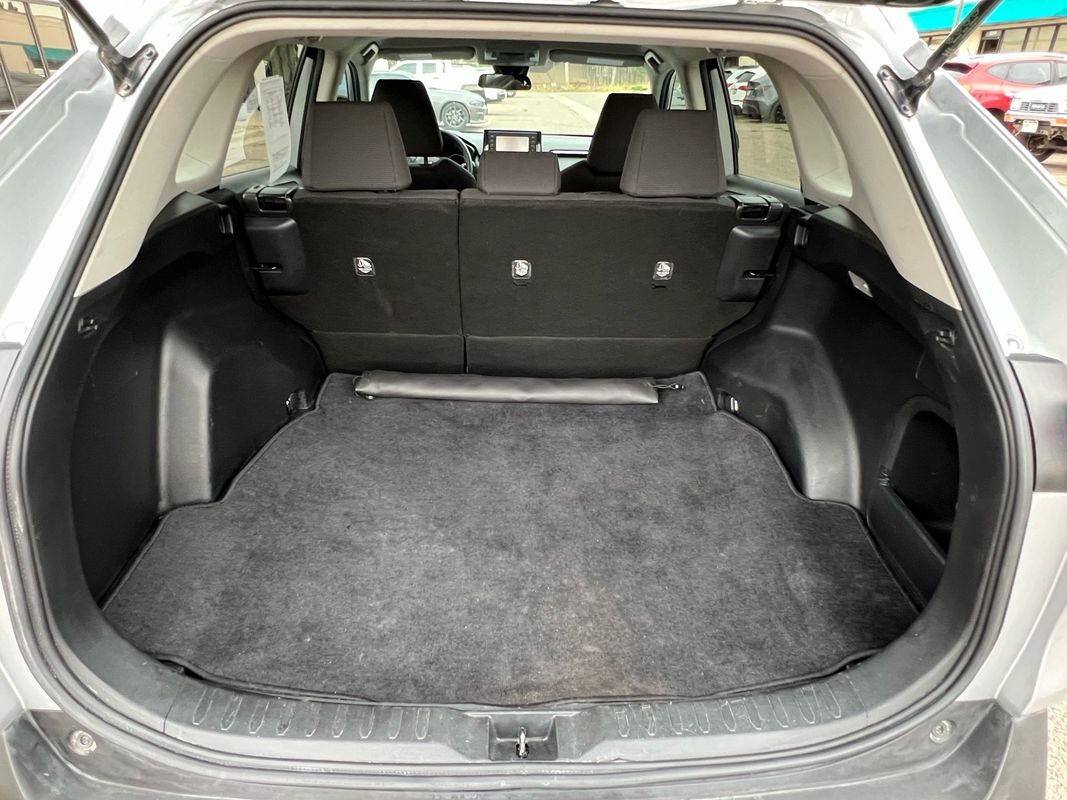 2021 Toyota RAV4 Hybrid LE photo 14