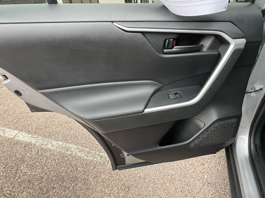 2021 Toyota RAV4 Hybrid LE photo 15