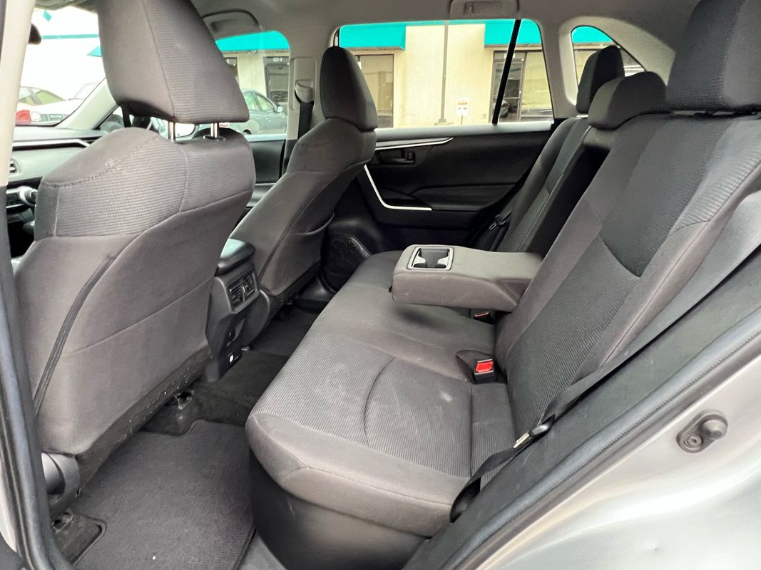 2021 Toyota RAV4 Hybrid LE photo 16
