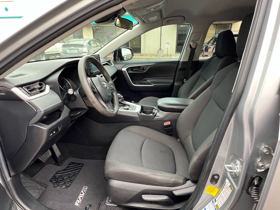 2021 Toyota RAV4 Hybrid LE photo 18