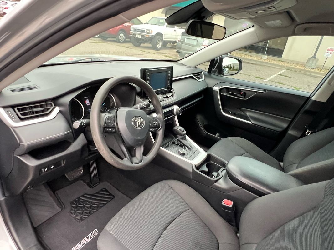 2021 Toyota RAV4 Hybrid LE photo 19
