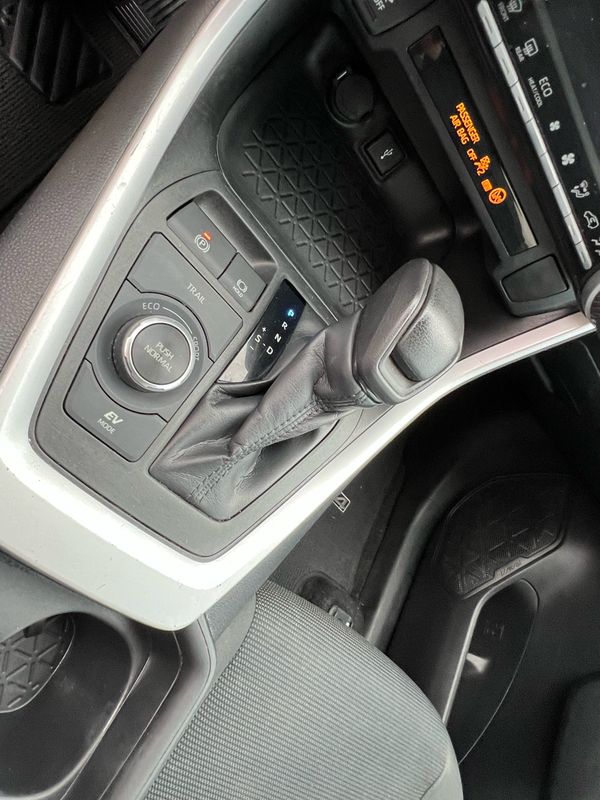 2021 Toyota RAV4 Hybrid LE photo 20