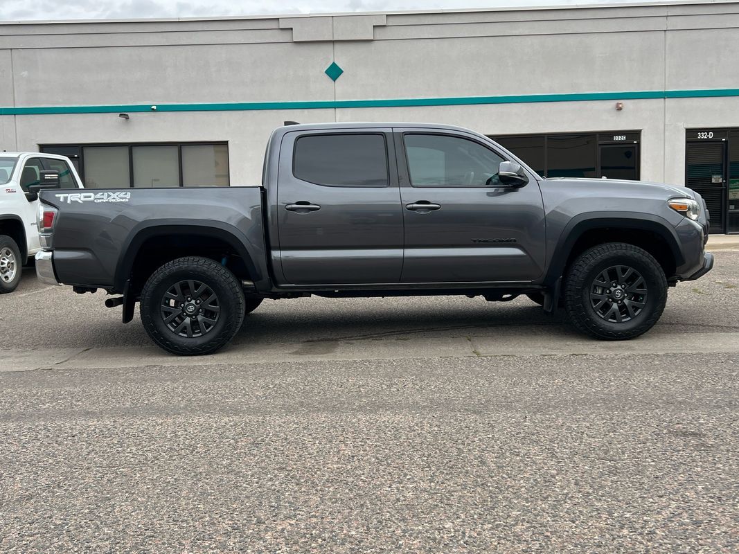 2022 Toyota Tacoma TRD Double Cab 4x4 photo 2