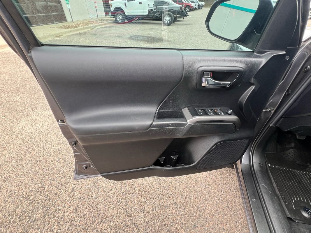 2022 Toyota Tacoma TRD Double Cab 4x4 photo 15