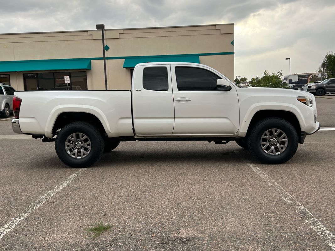 2018 Toyota Tacoma SR5 Access Cab 4x4 V6 photo 2