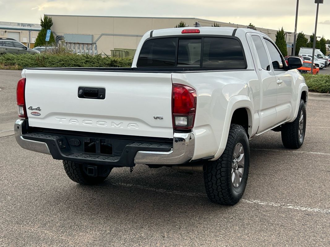 2018 Toyota Tacoma SR5 Access Cab 4x4 V6 photo 3
