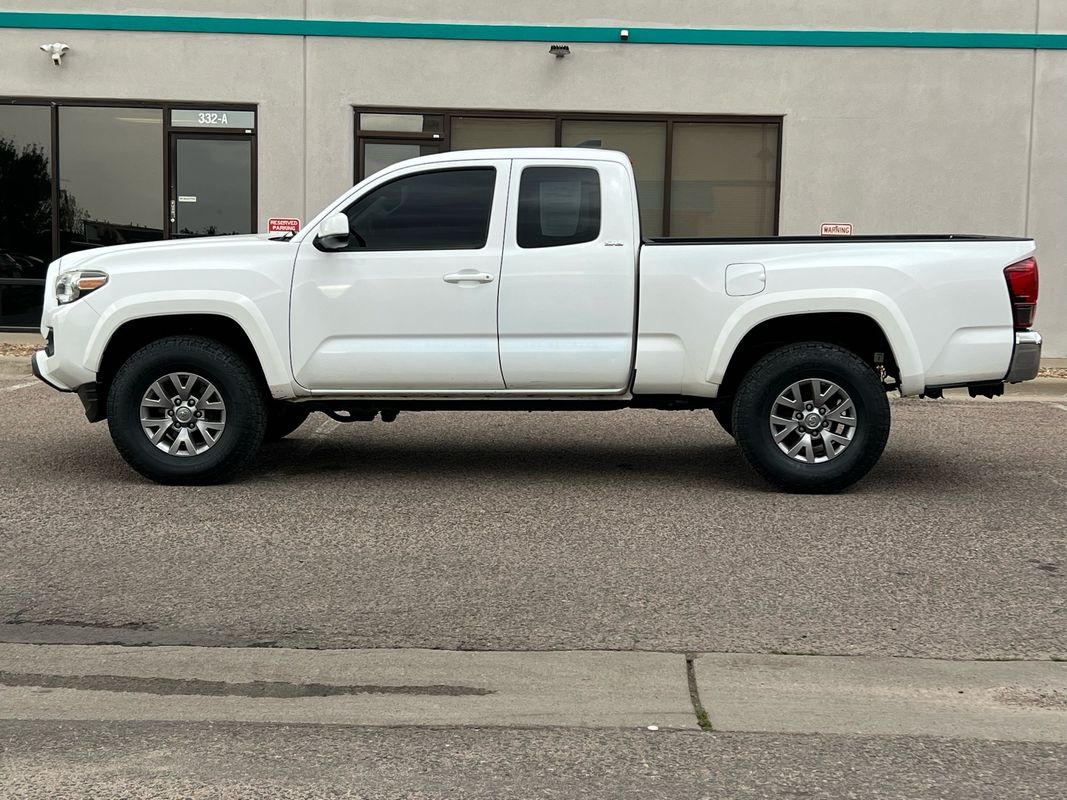 2018 Toyota Tacoma SR5 Access Cab 4x4 V6 photo 6