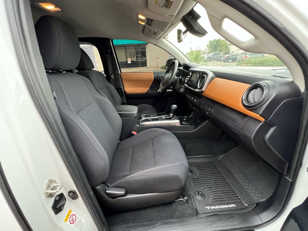 2018 Toyota Tacoma SR5 Access Cab 4x4 V6 photo 12
