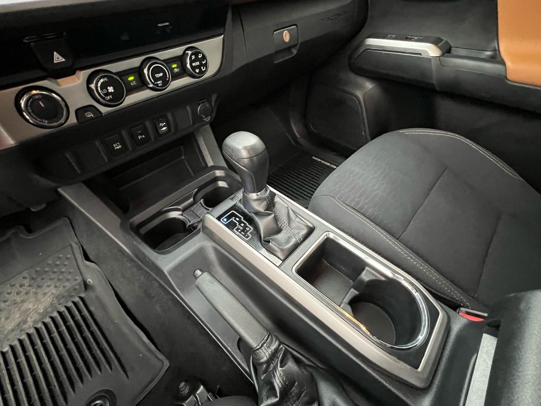 2018 Toyota Tacoma SR5 Access Cab 4x4 V6 photo 24