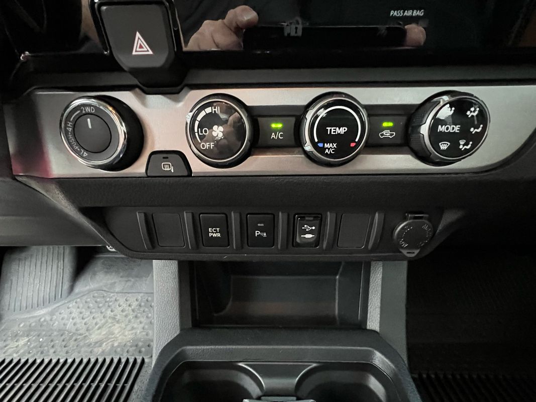 2018 Toyota Tacoma SR5 Access Cab 4x4 V6 photo 25