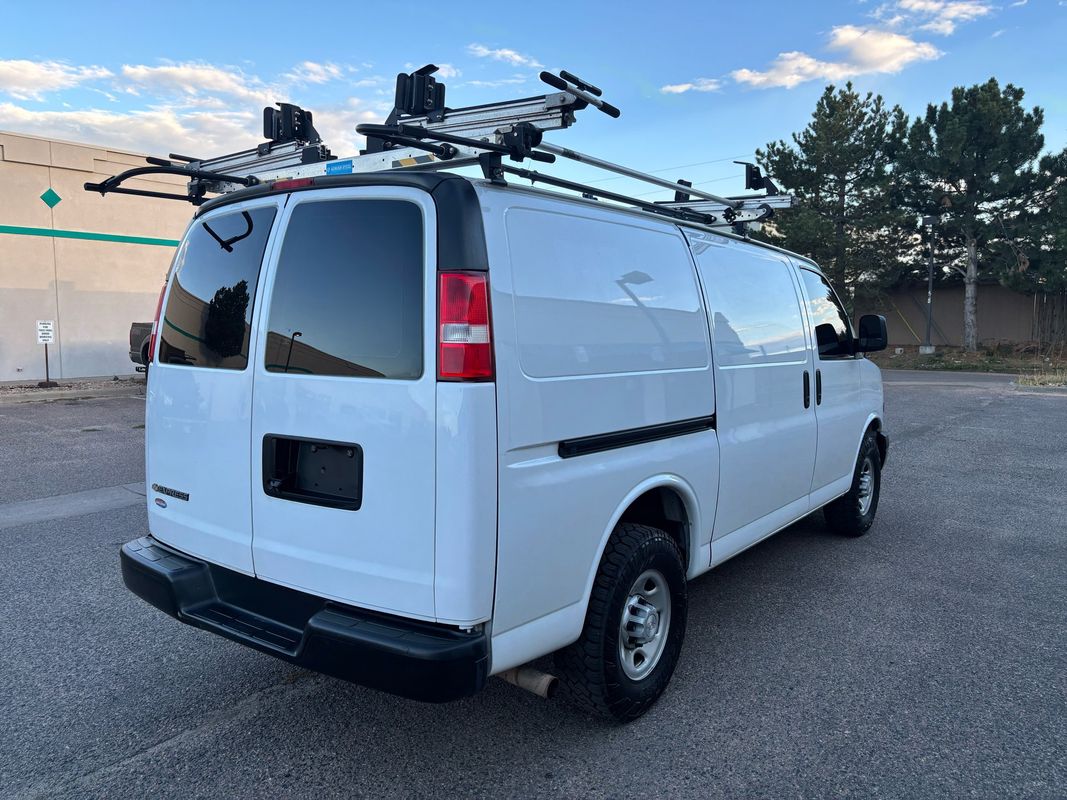 2018 Chevrolet Express 2500 Cargo Van photo 3