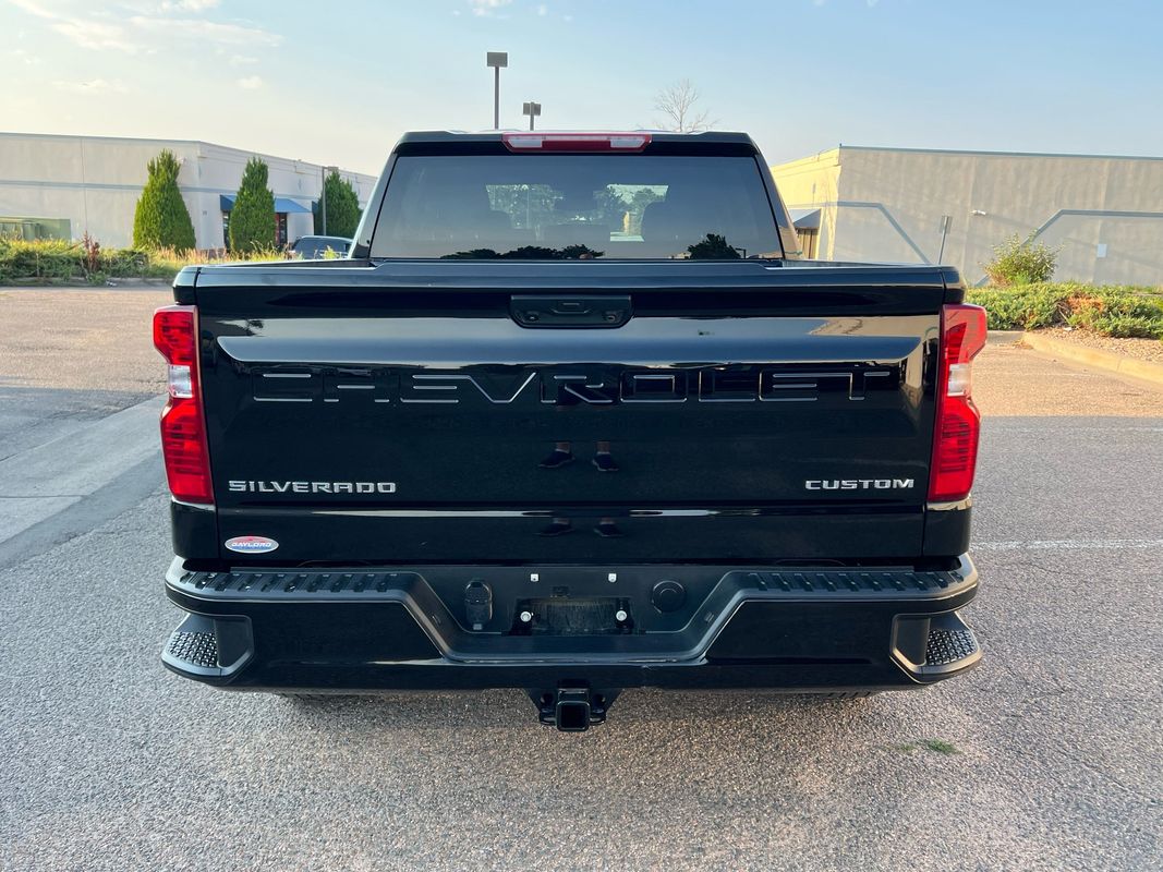 2023 Chevrolet Silverado 1500 Custom photo 2