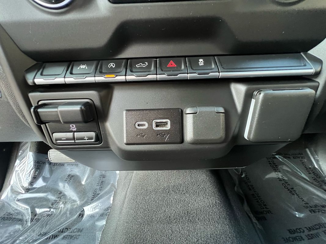 2023 Chevrolet Silverado 1500 Custom photo 20