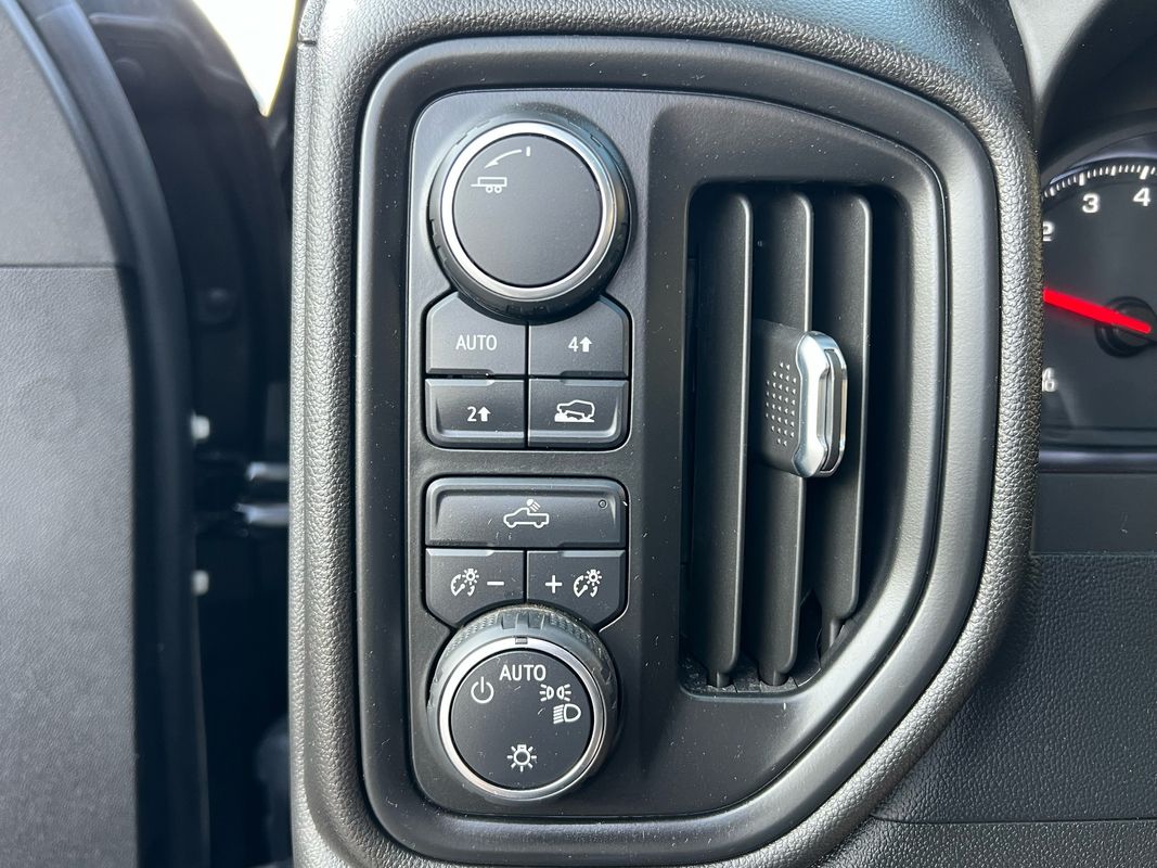2023 Chevrolet Silverado 1500 Custom photo 25