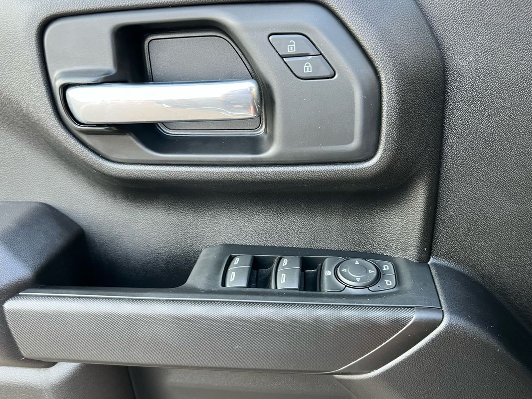 2023 Chevrolet Silverado 1500 Custom photo 27