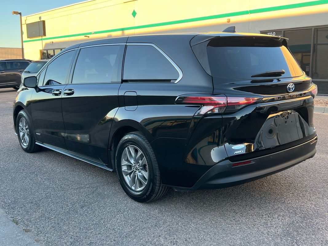 2021 Toyota Sienna XLE Hybrid photo 4