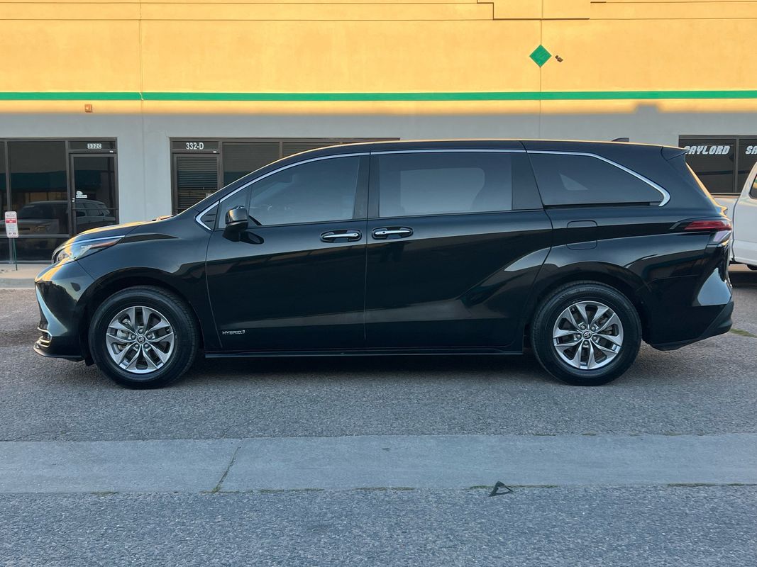 2021 Toyota Sienna XLE Hybrid photo 5