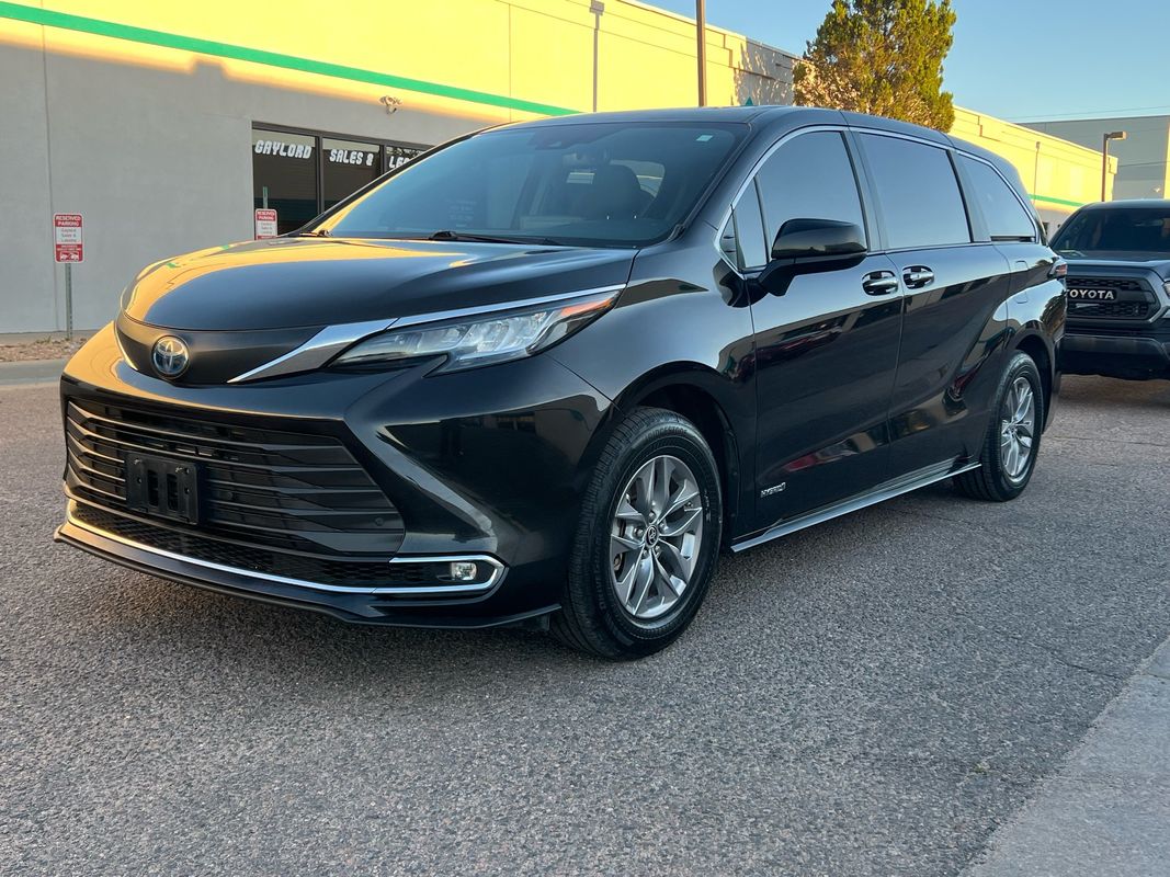 2021 Toyota Sienna XLE Hybrid photo 6