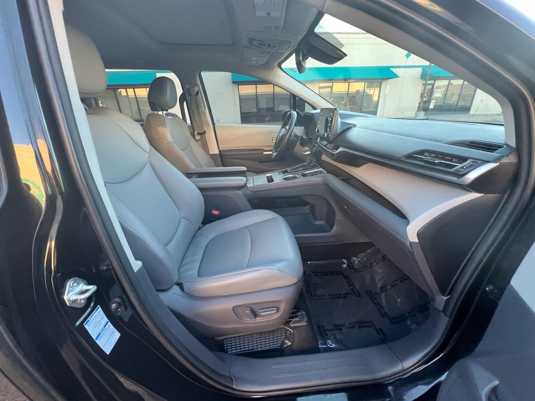 2021 Toyota Sienna XLE Hybrid photo 11