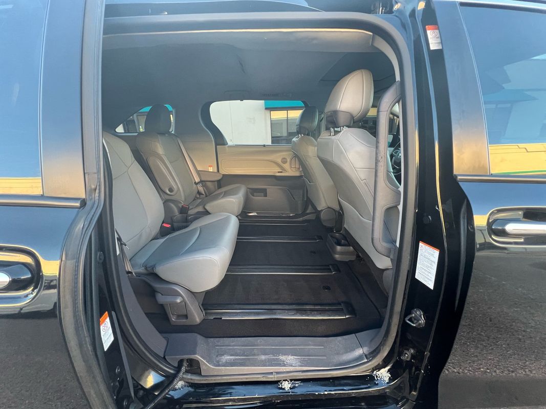 2021 Toyota Sienna XLE Hybrid photo 12