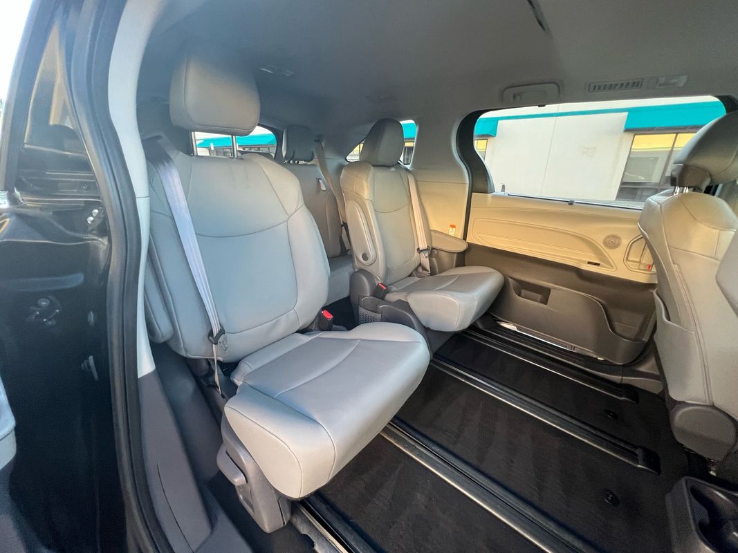 2021 Toyota Sienna XLE Hybrid photo 14