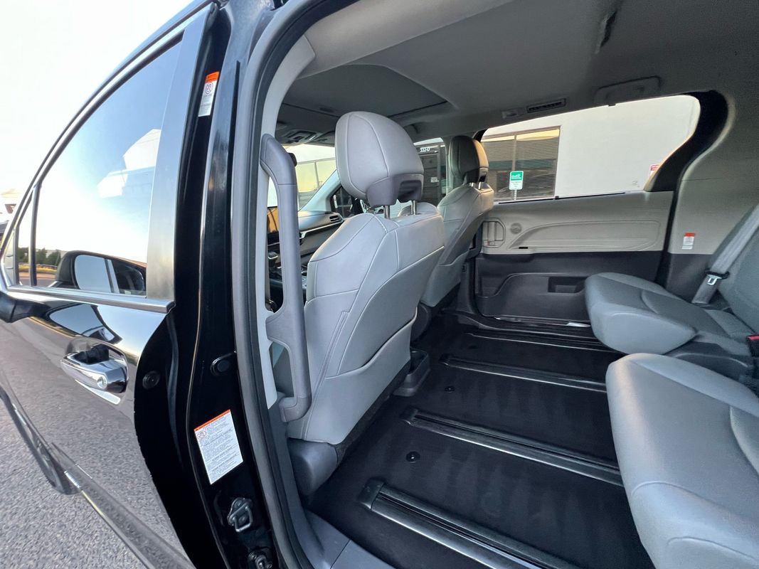 2021 Toyota Sienna XLE Hybrid photo 17