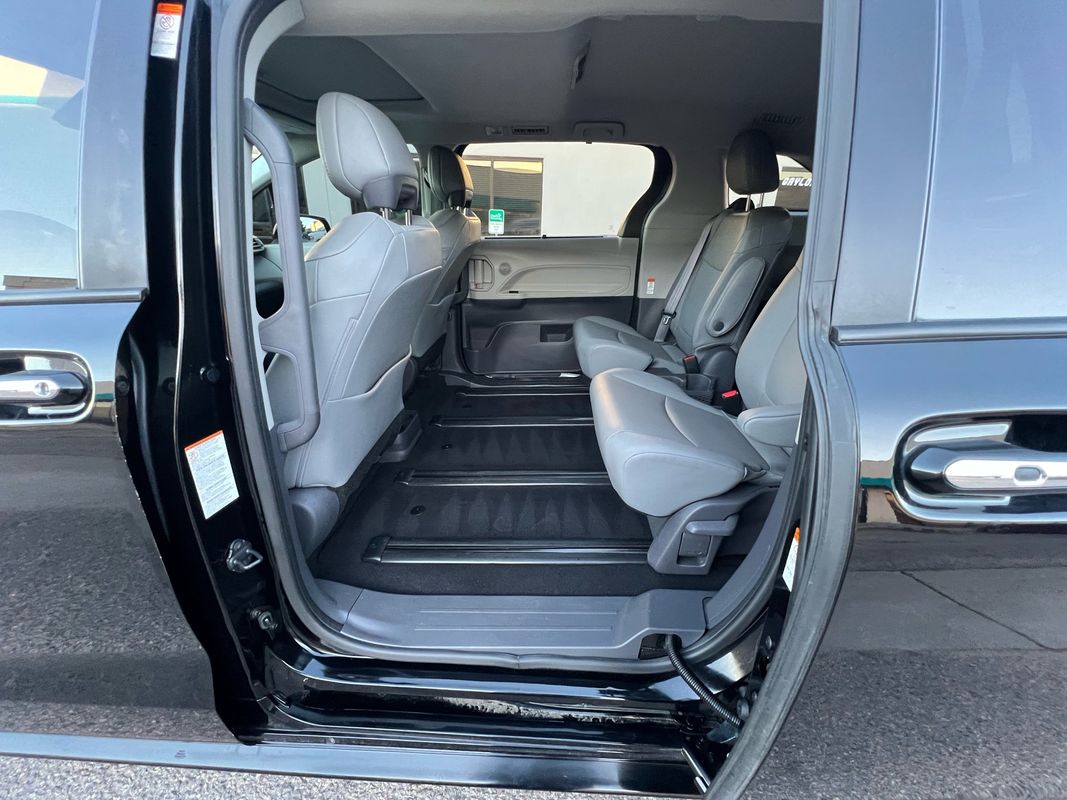 2021 Toyota Sienna XLE Hybrid photo 19