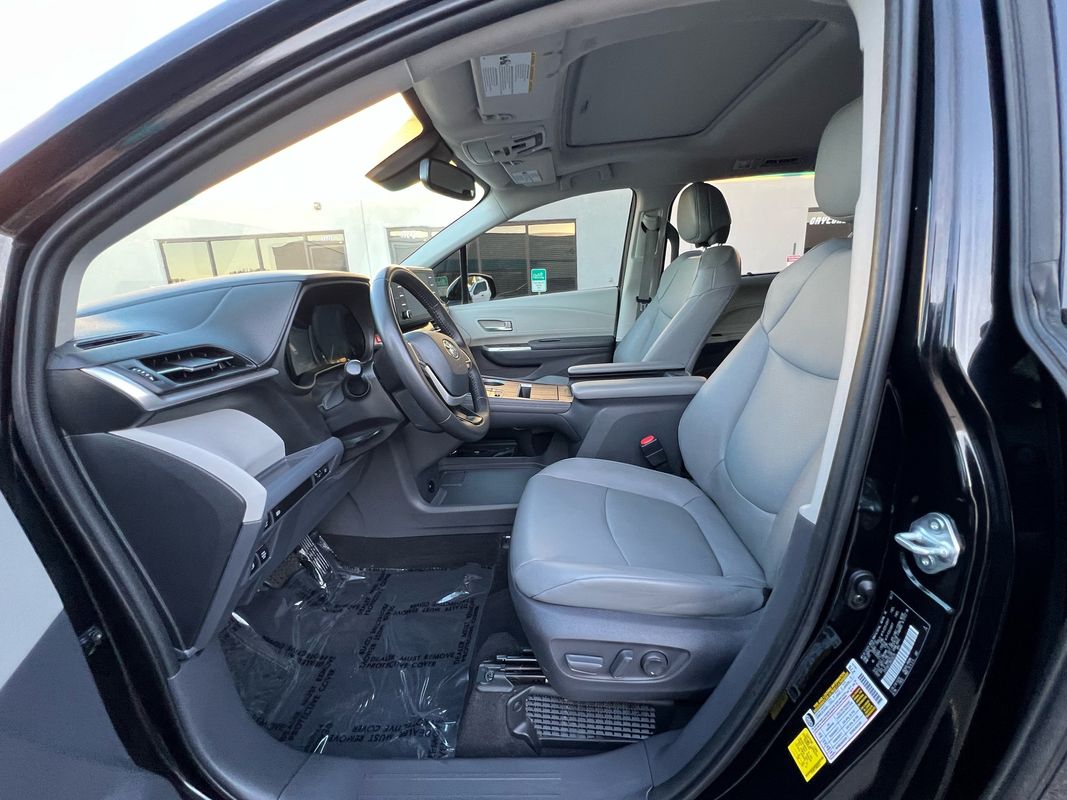 2021 Toyota Sienna XLE Hybrid photo 21