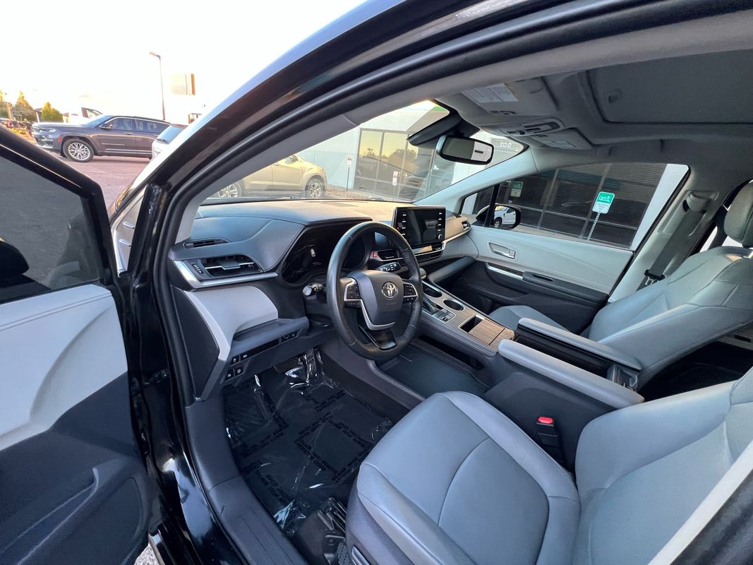 2021 Toyota Sienna XLE Hybrid photo 22