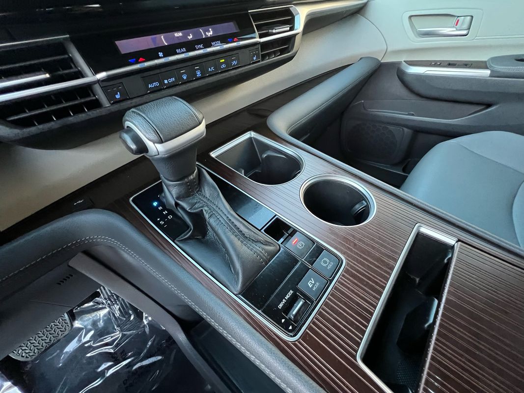 2021 Toyota Sienna XLE Hybrid photo 23