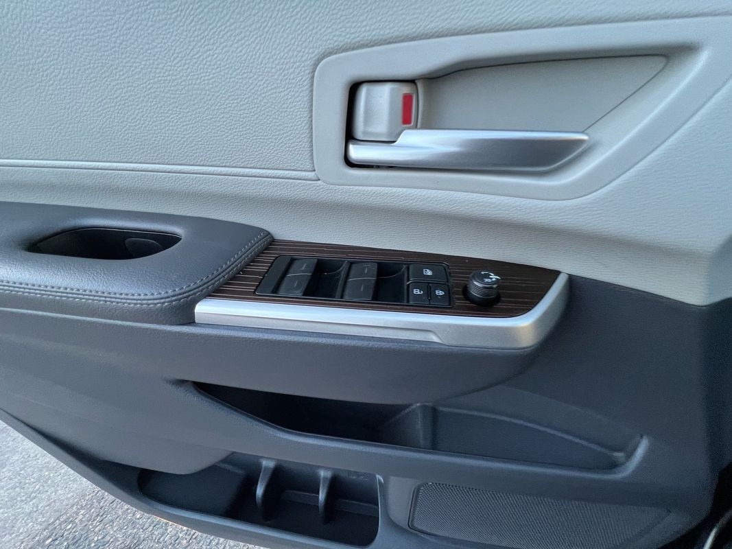 2021 Toyota Sienna XLE Hybrid photo 31