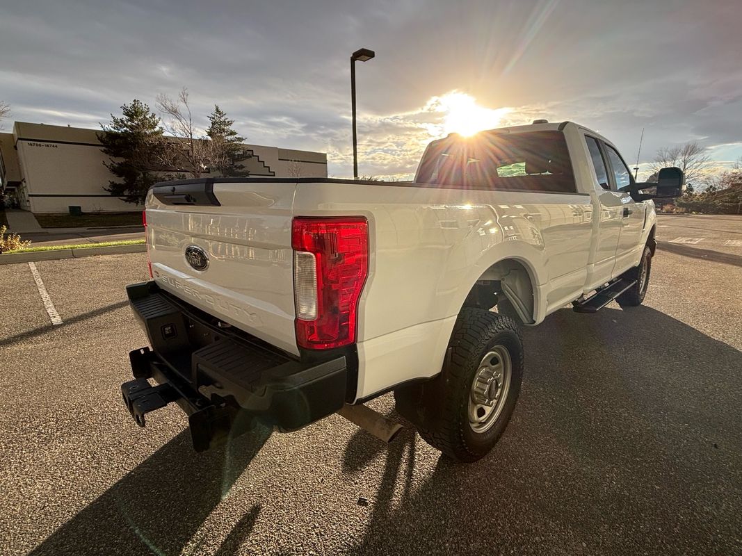 2022 Ford F-350 XL photo 3